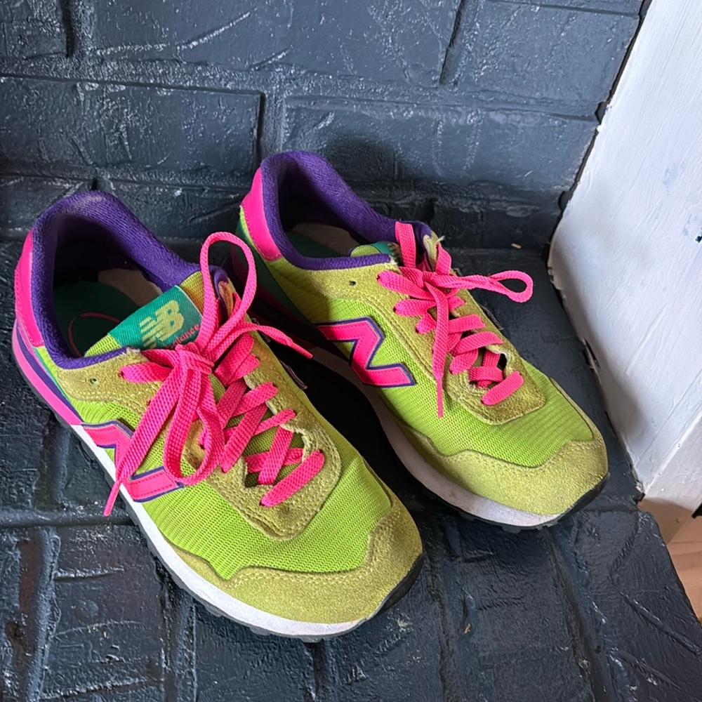 Vintage neon New Balance sneakers